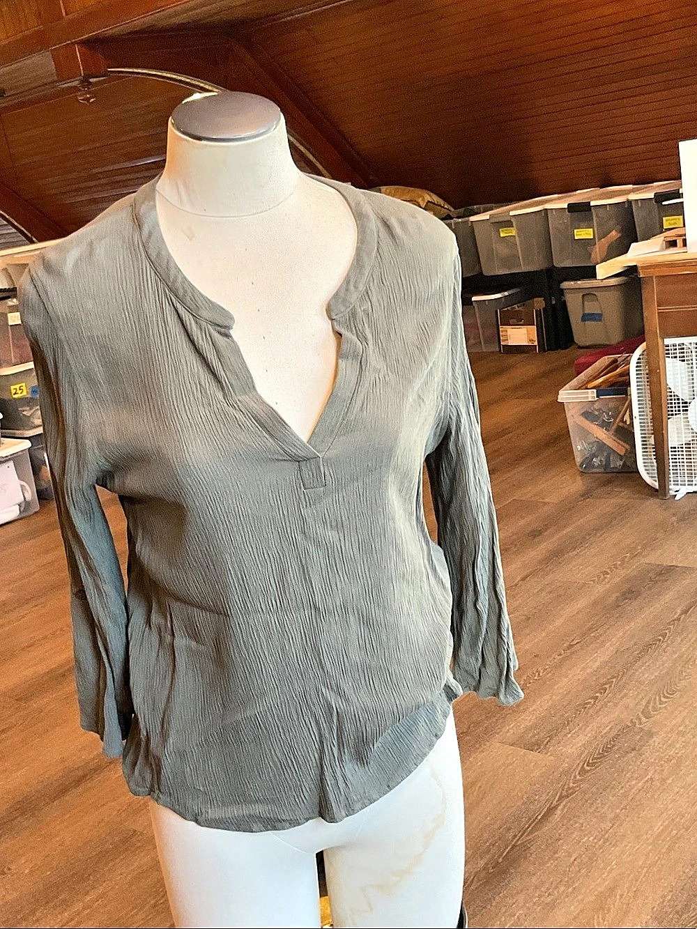 Olive and Oak Crinkle Long Sleeve Tunic in Green Size Medium